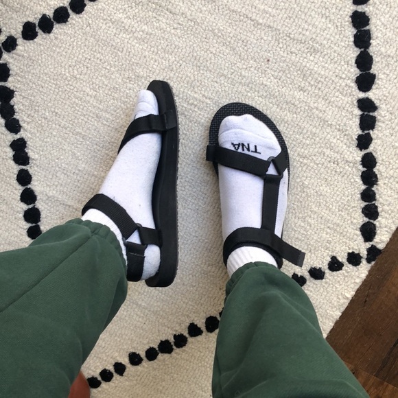 ✨EUC Sz 9 Joe Fresh Teva-Style Sandals💫